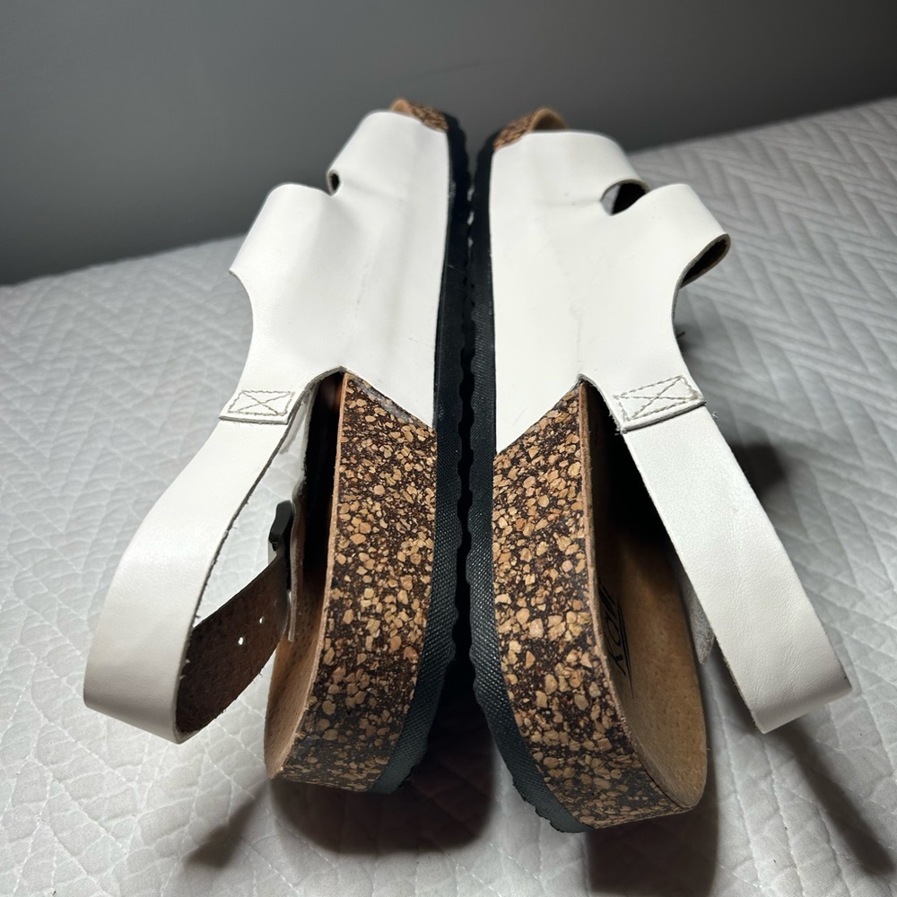 Kali women’s white sandals size 9 new double buckle cork - Picture 8 of 8